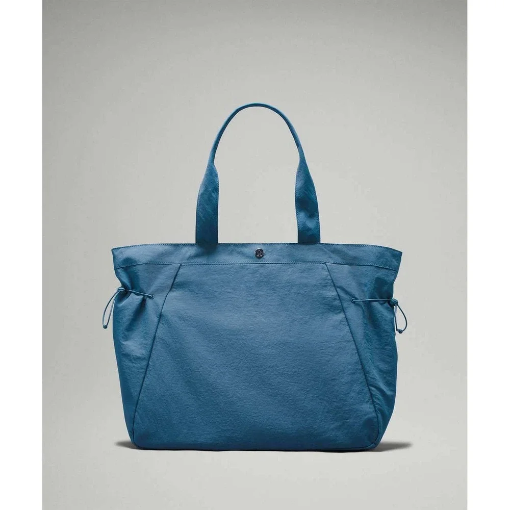 Lululemon Side-Cinch Shopper Bag 18L in Utility Blue